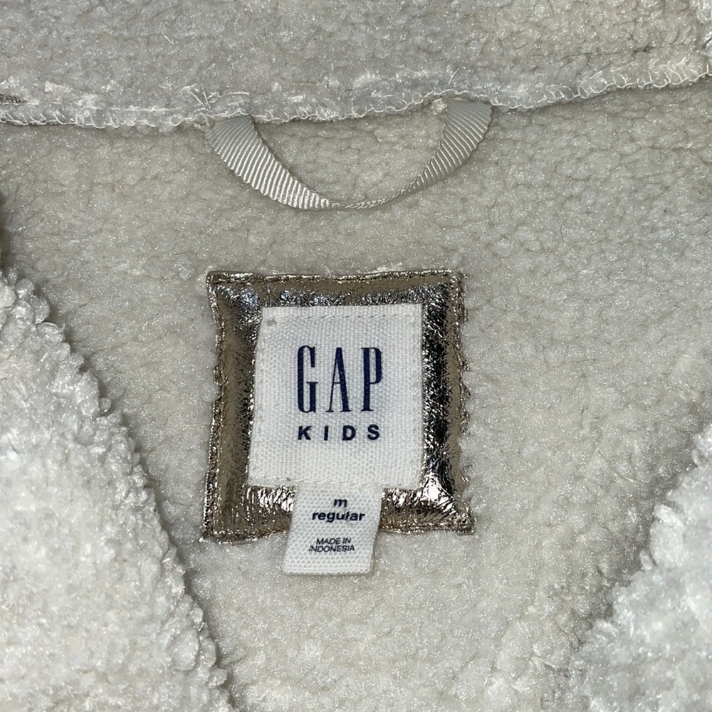 GAP KIDS Coat.  Size M (8-9).  100% polyester. - Picture 4 of 5